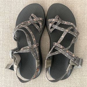 Chaco Aztec Boho Print Sandals sz 9